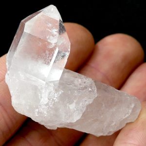 Quartz, Clear Crystal Rough Point:cluster 22g - 4cm 2 Q01 25
