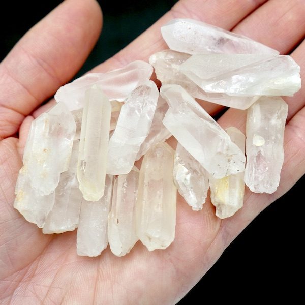 Quartz, Clear Crystal Points 3-4cm Low Grade 3 Q07 15