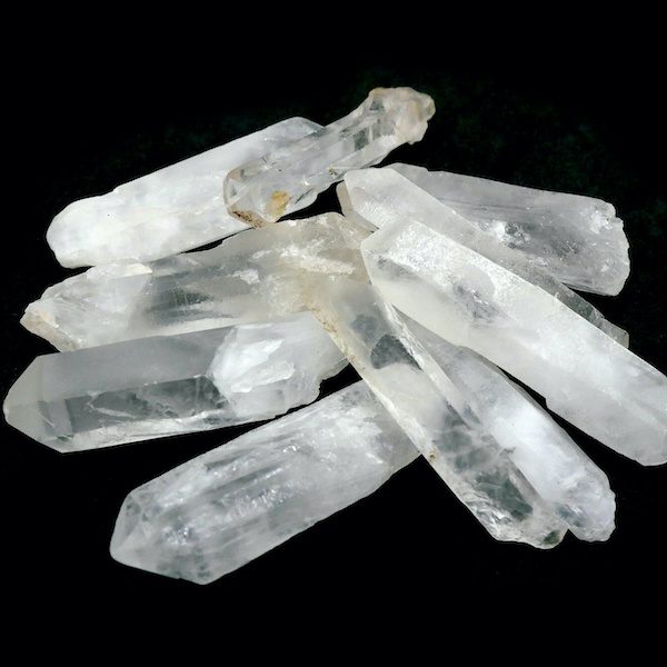 Quartz, Clear Crystal Points 4-5cm Low Grade 1 Q07 16